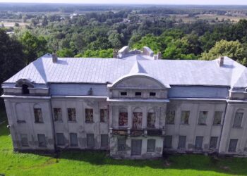 Powiat grójecki: Niszczejący zabytek