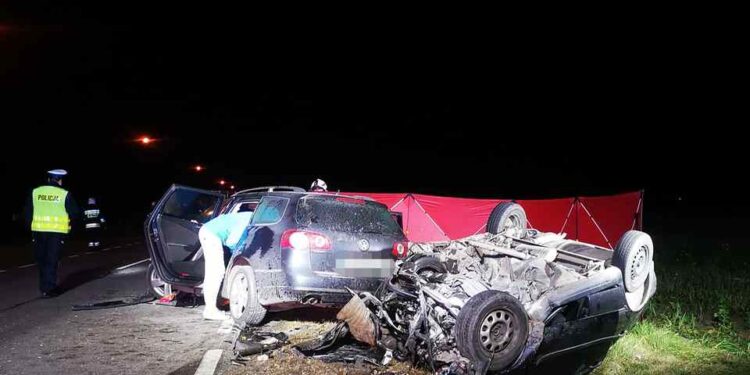 Powiat radomski: Zderzenie czołowe – zginął 24-latek [Zdjęcia]