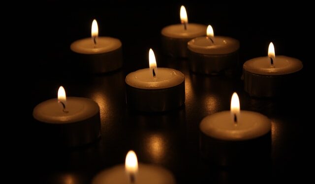 Radom: Ciało mężczyzny przy drzewie na cmentarzu