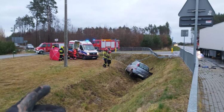 Powiat lipski: Zderzenie aut – lądował helikopter LPR