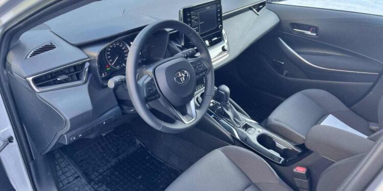 Nowe radiowozy w Mazowieckiej Policji