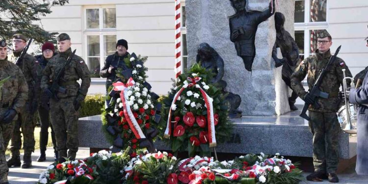 Radom: Obchody 80. rocznicy powstania Armii Krajowej [GALERIA]