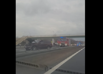 Powiat białobrzeski: Zderzenie trzech aut na S7 – kierowcy zaczęli zawracać