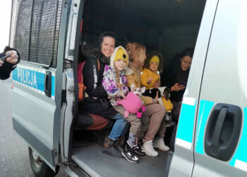 Funkcjonariusze z regionu pomagają na granicy [Galeria]