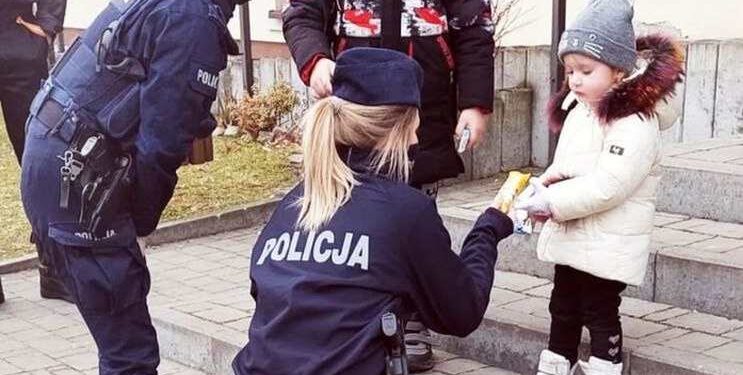 Funkcjonariusze z regionu pomagają na granicy [Galeria]