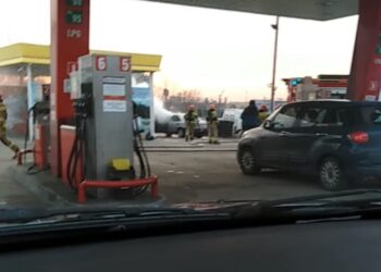 Radom: Pożar auta na stacji paliw