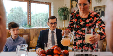 Powiat grójecki: Premier u rolników w Załężu Dużym