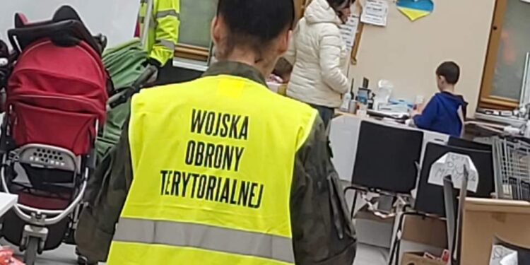 Radomskie: Terytorialsi pomagają potrzebującym [GALERIA]