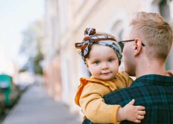 Radom: Roczne dziecko uratowane przez funkcjonariusza