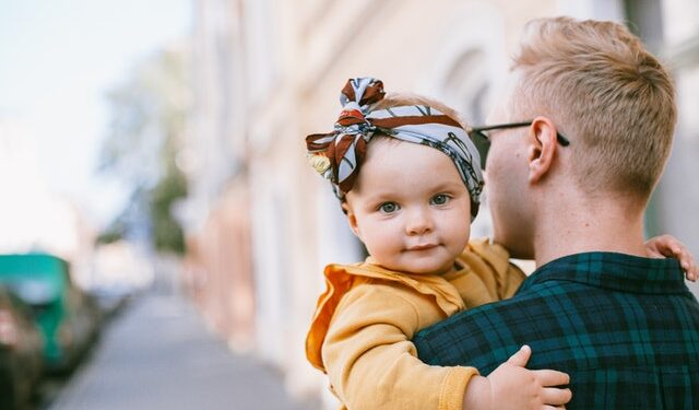 Radom: Roczne dziecko uratowane przez funkcjonariusza