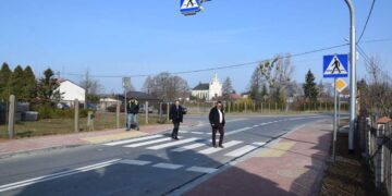 Powiat kozienicki: Chodnik i „zebra” [galeria]