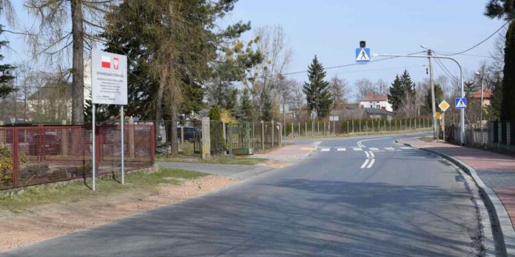 Powiat kozienicki: Chodnik i „zebra” [galeria]