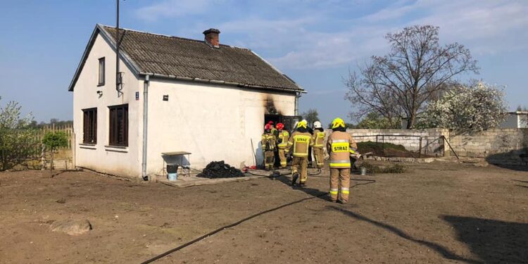 Powiat radomski: Groźny pożar – ranna kobieta