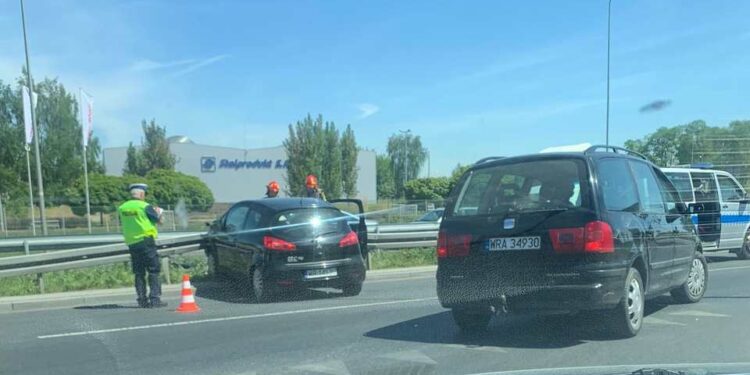 Radom: 94-latek na rondzie pojechał… na wprost