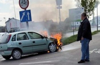 Radom: Kolizja i pożar pojazdu [ZDJĘCIA]