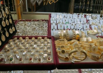 Radom: Podstępna kradzież biżuterii