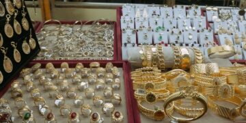 Radom: Podstępna kradzież biżuterii