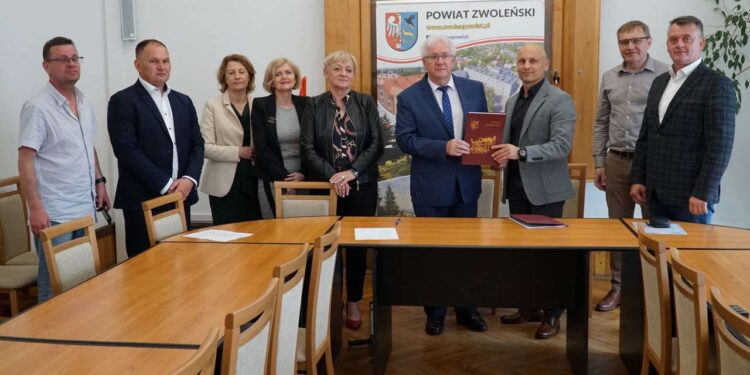 Powiat zwoleński: Most do końca roku