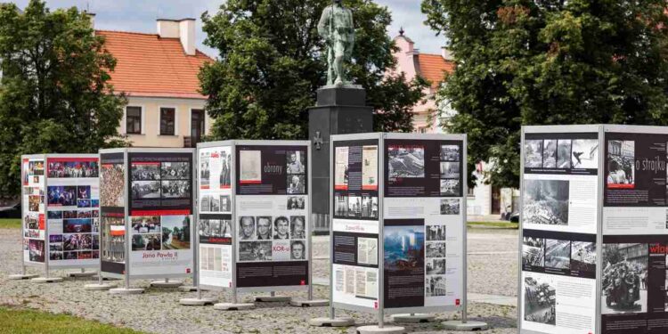 Radom: Wystawa „Zaczęło się w Radomiu – Czerwiec 76” [Galeria]