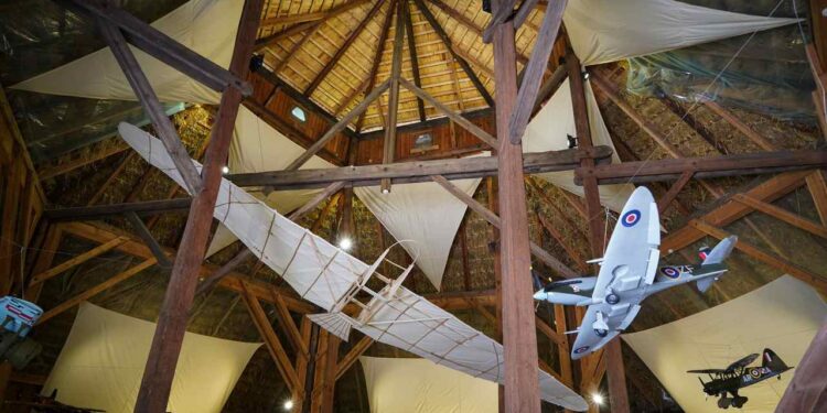 Radom: Sztuka wysokich lotów w radomskim skansenie [Galeria]