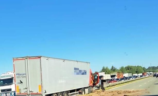 Groźny wypadek na obwodnicy Białobrzegów – są utrudnienia! [Zdjęcia]