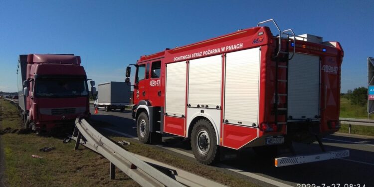 Groźny wypadek na obwodnicy Białobrzegów – są utrudnienia! [Zdjęcia]