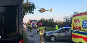 Radomskie: Dramat na drodze: 10-latek na quadzie wjechał w busa