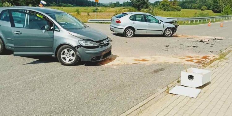 Radomskie: 4-latka w szpitalu po wypadku na S7 [GALERIA]