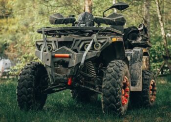 Radomskie: Dziecko na quadzie uderzyło w słup ogrodzeniowy