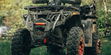 Radomskie: Dziecko na quadzie uderzyło w słup ogrodzeniowy