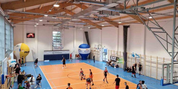 Powiat radomski: Otwarcie sali z HydroTruckiem Radom [Foto i video]