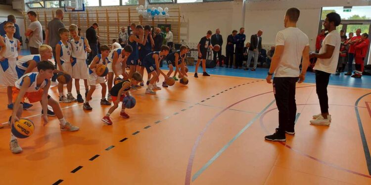 Powiat radomski: Otwarcie sali z HydroTruckiem Radom [Foto i video]