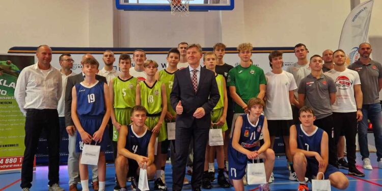 Powiat radomski: Otwarcie sali z HydroTruckiem Radom [Foto i video]