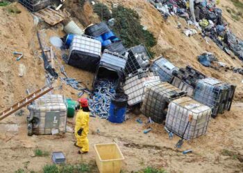 Radomskie: Ogromna ilość niebezpiecznych odpadów [Zdjęcia]