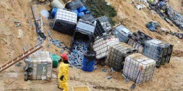 Radomskie: Ogromna ilość niebezpiecznych odpadów [Zdjęcia]