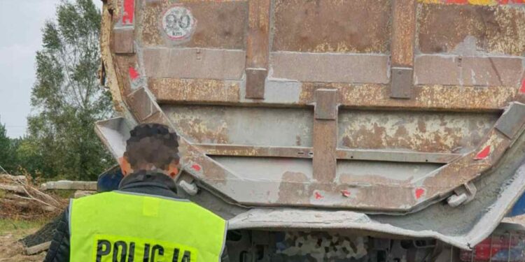 Radomskie: Ogromna ilość niebezpiecznych odpadów [Zdjęcia]