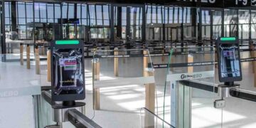 Radom: Dyplomaci obejrzeli nowe lotnisko