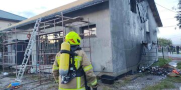 Powiat radomski: Ogień wybuchł na poddaszu [ZDJĘCIA]