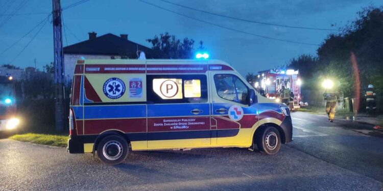 Powiat radomski: Ogień wybuchł na poddaszu [ZDJĘCIA]