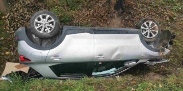 Powiat lipski: Poślizg i dachowanie [ZDJĘCIA]