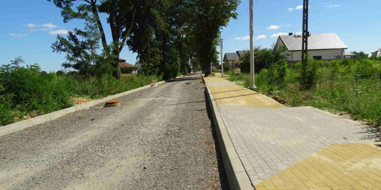 Powiat zwoleński: Ulice przed jesienią [galeria]