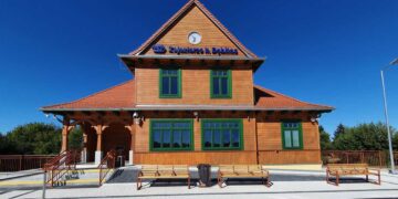 Powiat kozienicki: Odnowiony zabytkowy Dworzec Zajezierze [GALERIA]