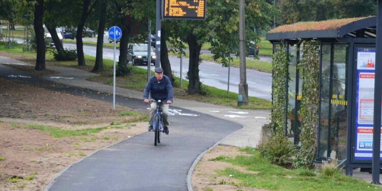 Radom: Nowa droga rowerowa przy ul. Limanowskiego [Zdjęcia]