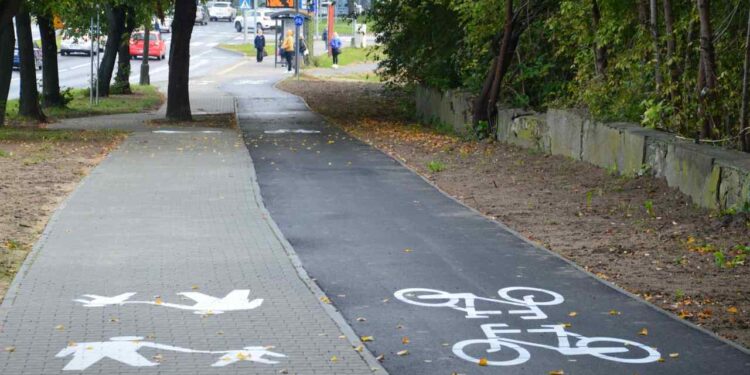 Radom: Nowa droga rowerowa przy ul. Limanowskiego [Zdjęcia]