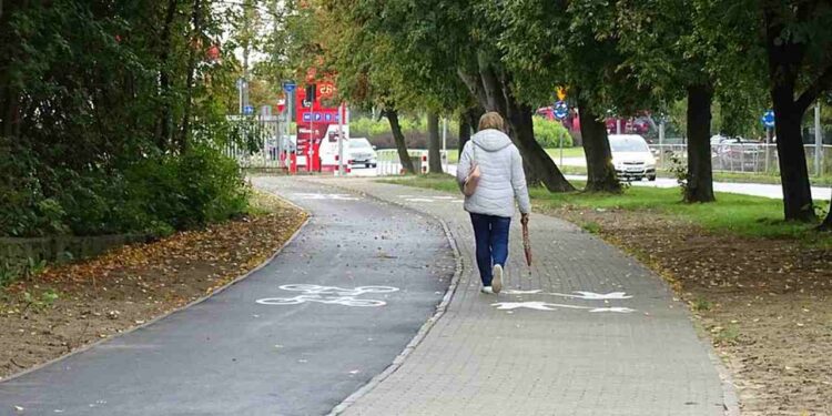 Radom: Nowa droga rowerowa przy ul. Limanowskiego [Zdjęcia]