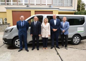 Powiat kozienicki: Auto dla DPS-u