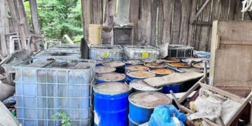 Powiat grójecki: Składowisko odpadów w stodole