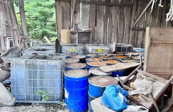 Powiat grójecki: Składowisko odpadów w stodole