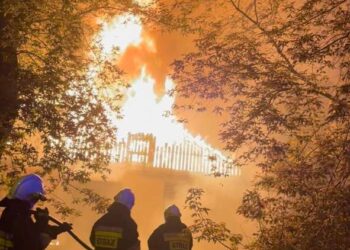 Radom: Spłonął dom na Odlewniczej – 15 osób straciło dach nad głową