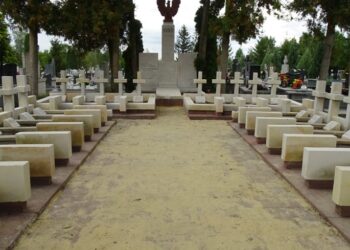 Powiat zwoleński: Renowacja cmentarna